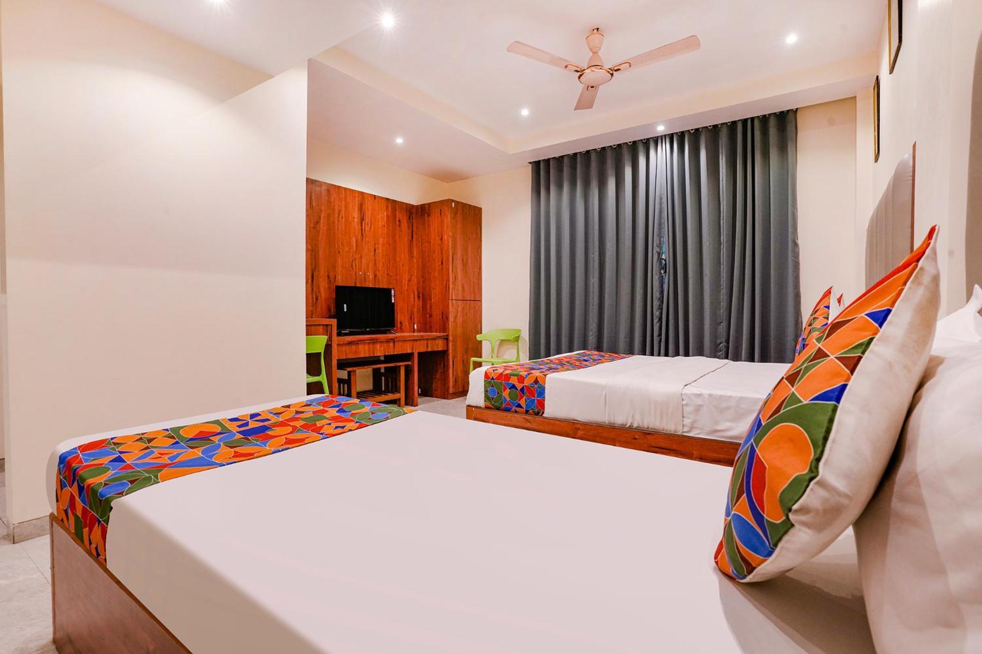 Hotel Fabexpress Utsav Residency - Nr Panvel à Jāmb Extérieur photo