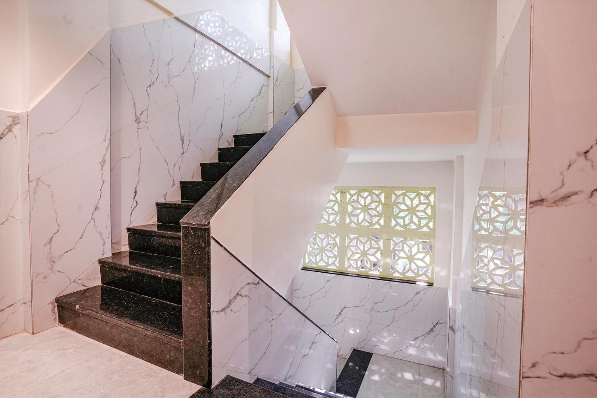 Hotel Fabexpress Utsav Residency - Nr Panvel à Jāmb Extérieur photo