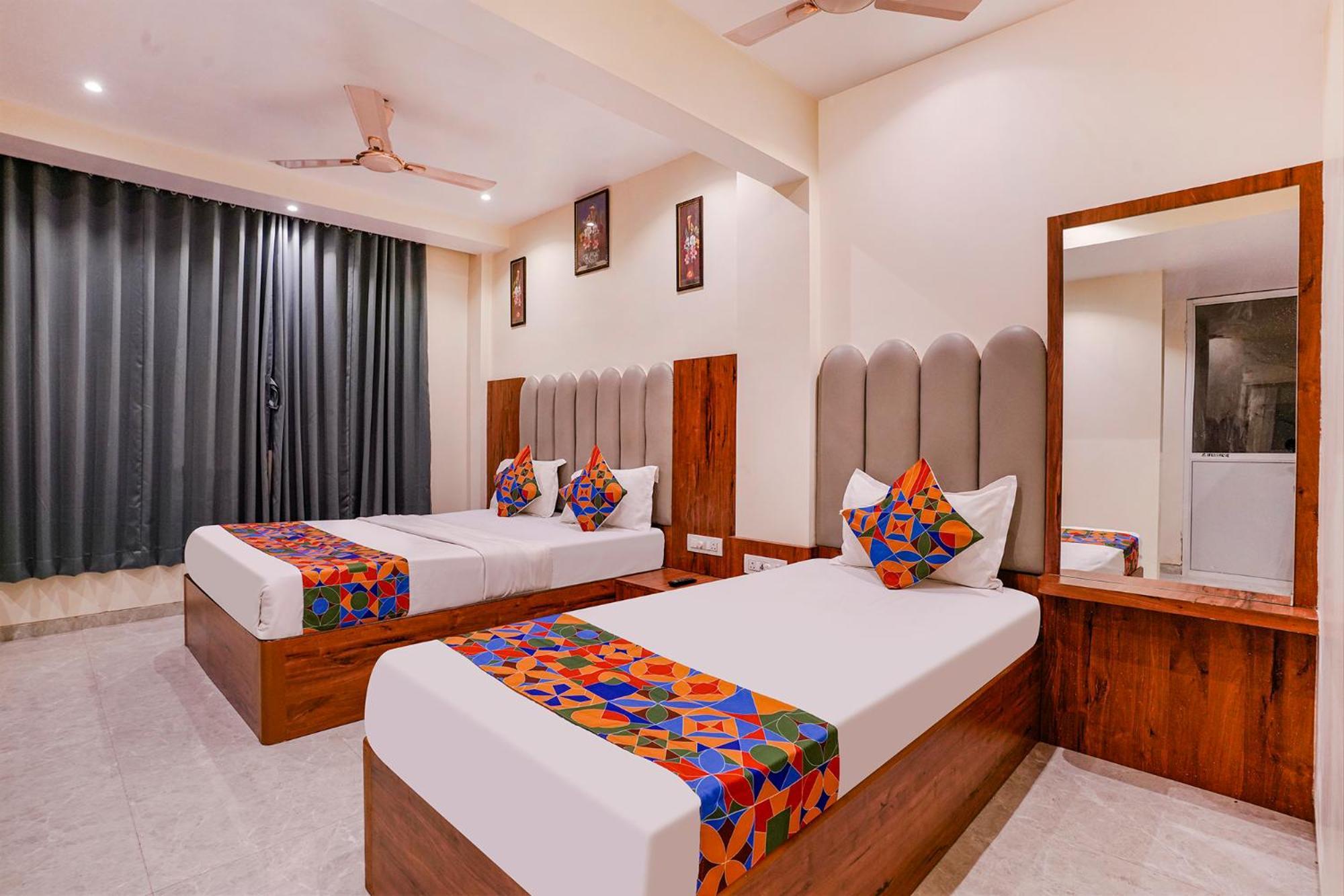 Hotel Fabexpress Utsav Residency - Nr Panvel à Jāmb Extérieur photo