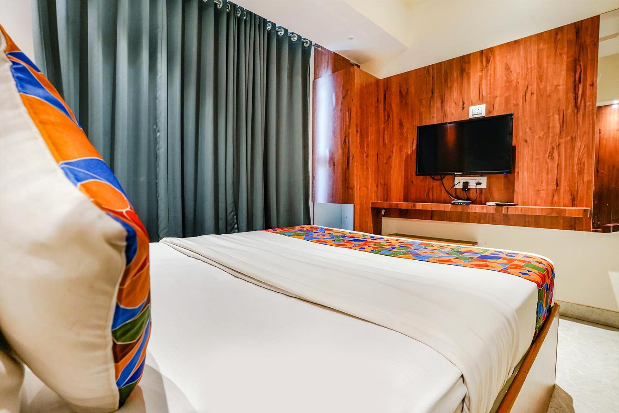 Hotel Fabexpress Utsav Residency - Nr Panvel à Jāmb Extérieur photo