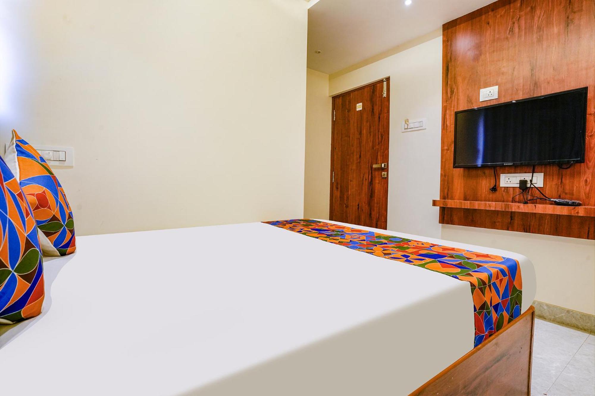 Hotel Fabexpress Utsav Residency - Nr Panvel à Jāmb Extérieur photo