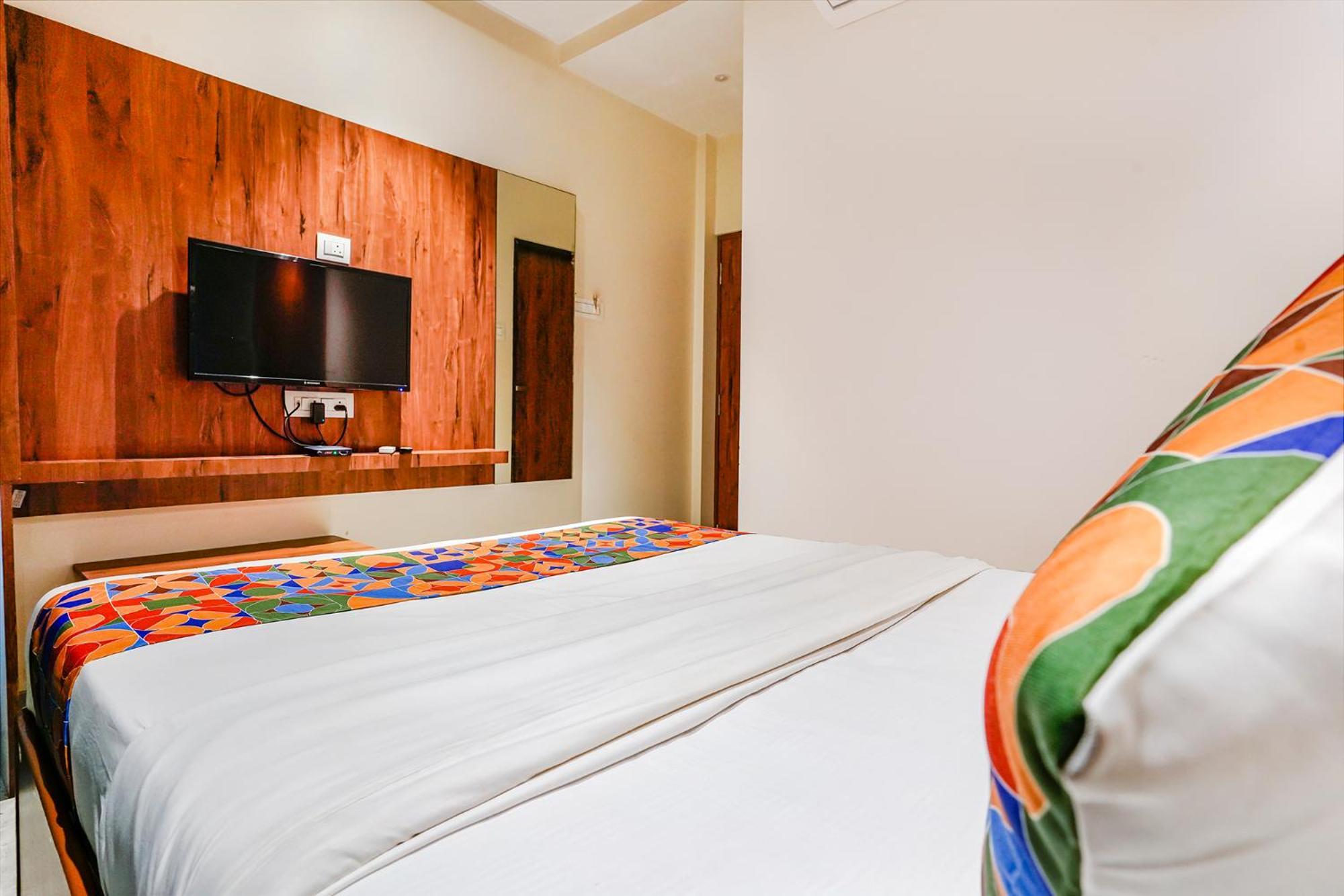 Hotel Fabexpress Utsav Residency - Nr Panvel à Jāmb Extérieur photo