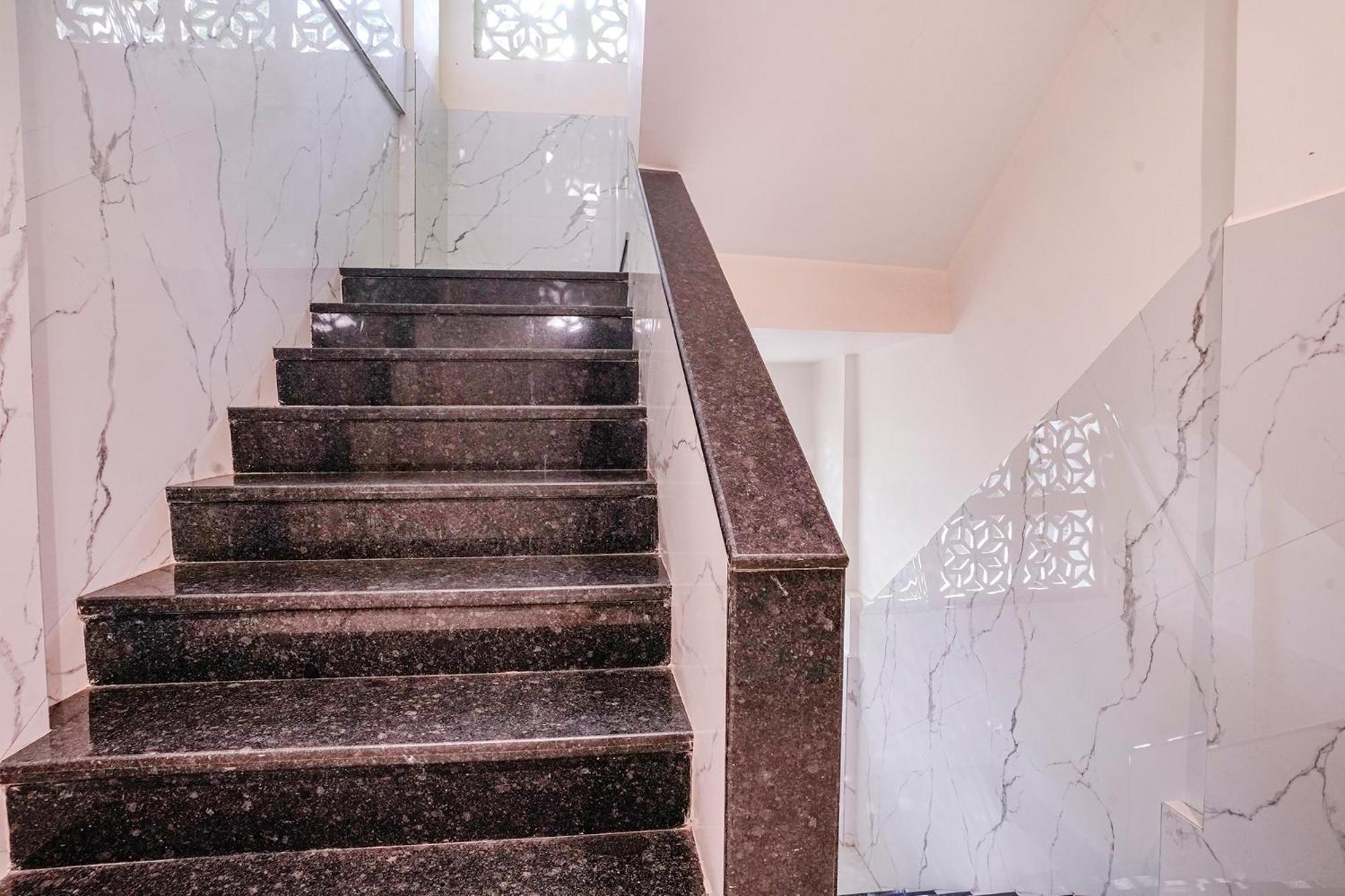 Hotel Fabexpress Utsav Residency - Nr Panvel à Jāmb Extérieur photo
