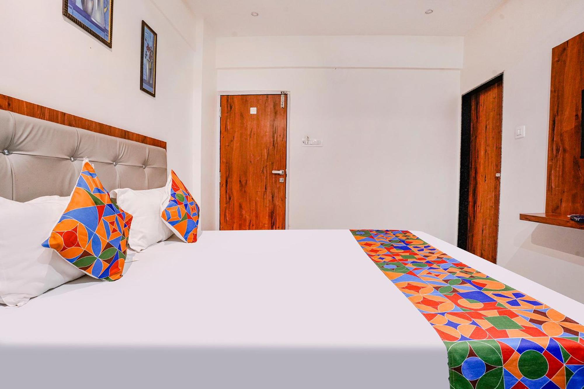 Hotel Fabexpress Utsav Residency - Nr Panvel à Jāmb Extérieur photo