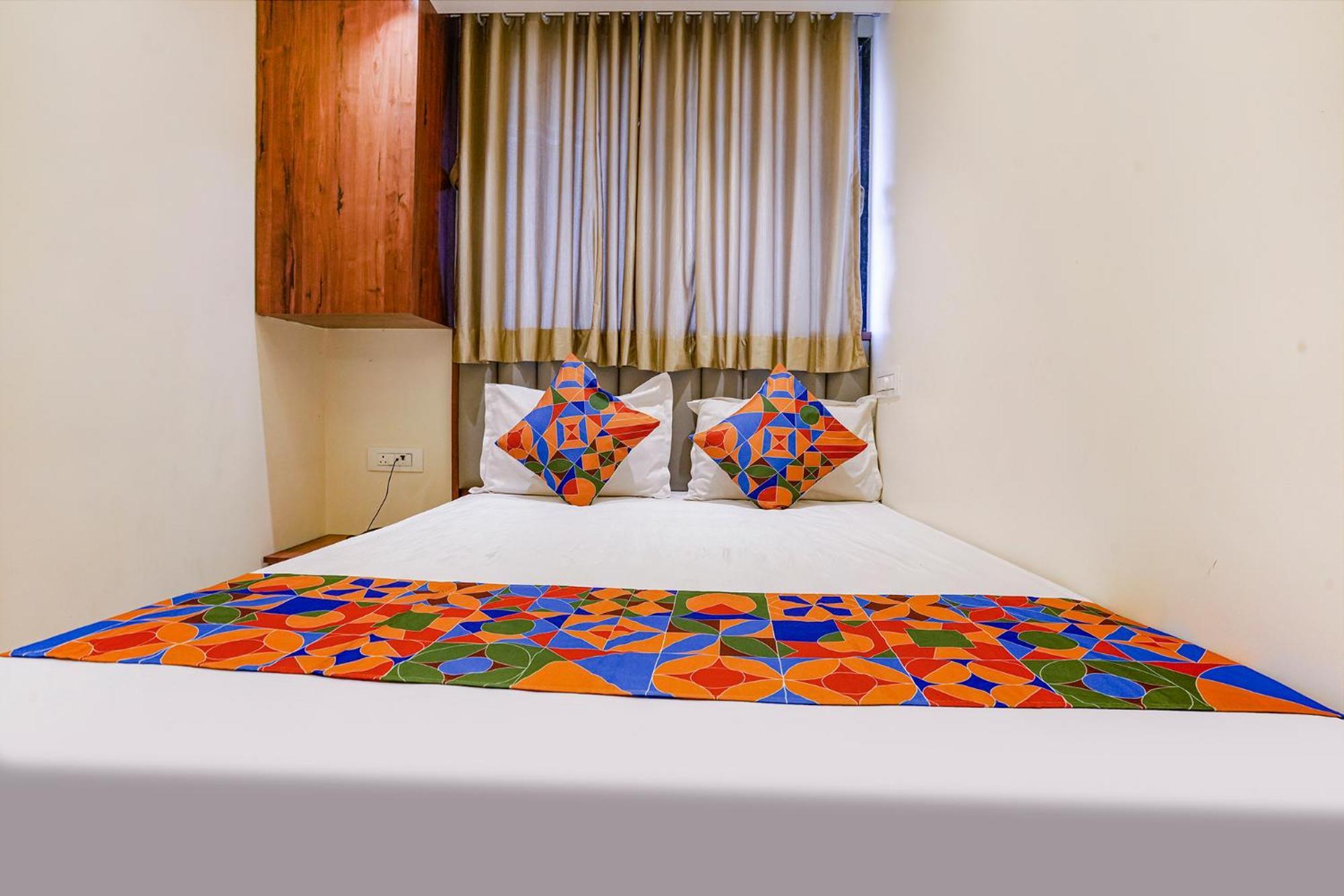 Hotel Fabexpress Utsav Residency - Nr Panvel à Jāmb Extérieur photo